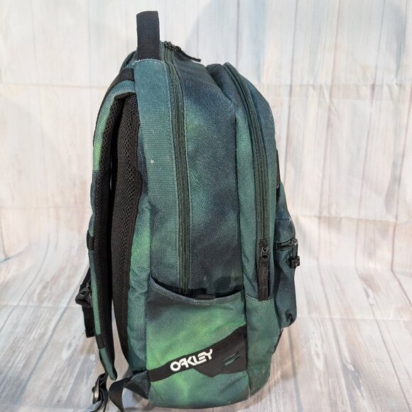 Oakley Enduro 2.0 30L Backpack in Faded Green - Picture 2 of 13